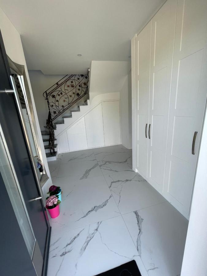 Vila Softic Amra อูมัค ภายนอก รูปภาพ