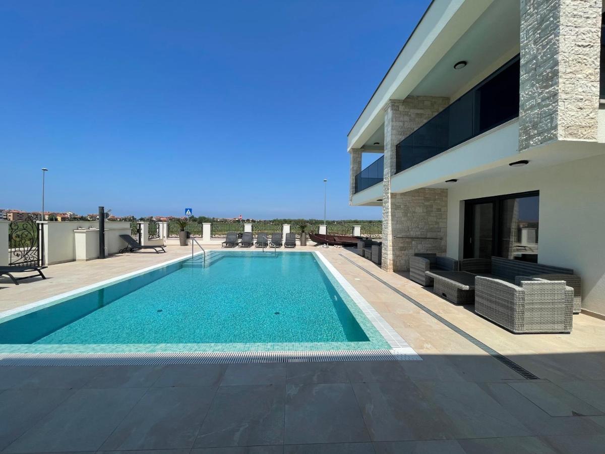 Vila Softic Amra อูมัค ภายนอก รูปภาพ