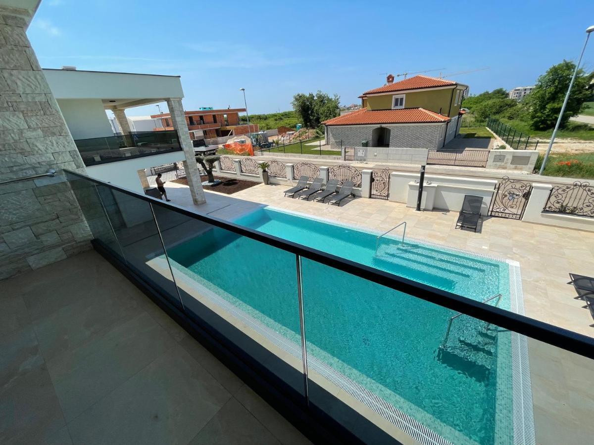 Vila Softic Amra อูมัค ภายนอก รูปภาพ